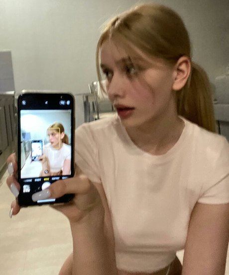 whylollycry actriz de alta calidad galerías