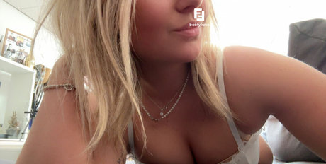 BootyLunaa art star pic