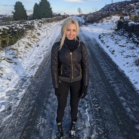 Emma Louise Jones star du porno sexy photos