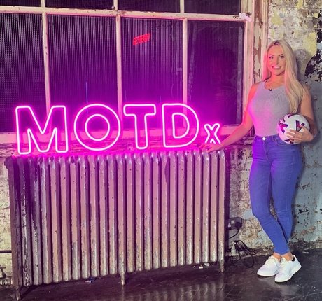 Emma Louise Jones modelo desnuda fotos