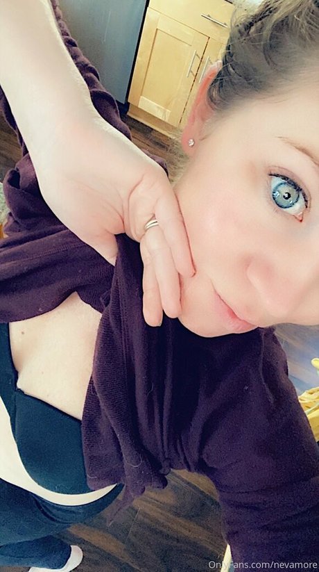 nevamore sexo modelo imagen