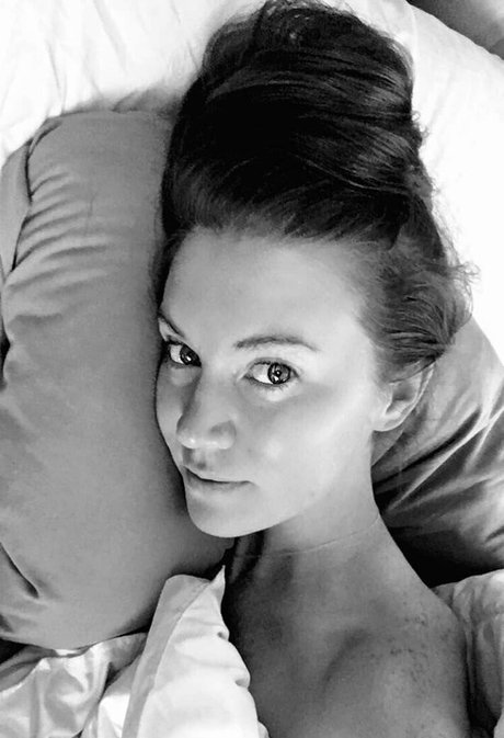 nevamore modelo desnudo archivo