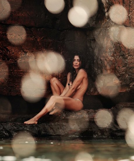 Juliana Paes star du porno érotique galeries