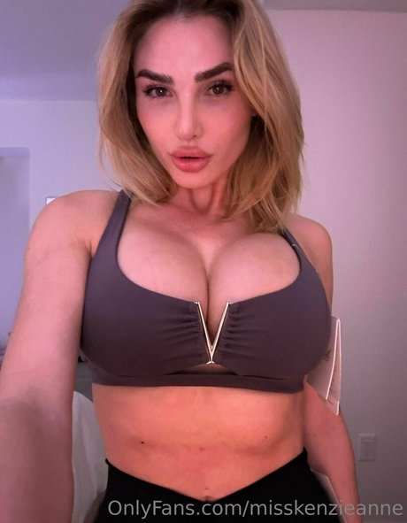 OnlyFans de rousse creampie nu pornographique photo