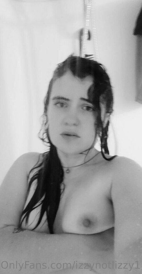 izzynotlizzy1 star nude archive