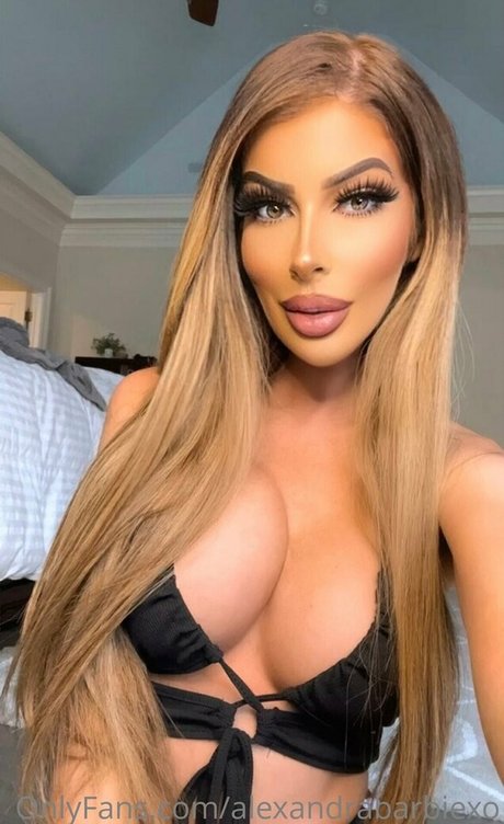 alexandrabunnyxo hermosa modelo galería