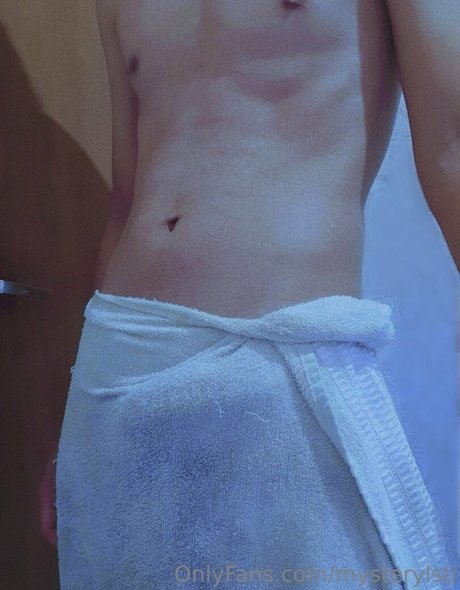mysterylsti naked model pic