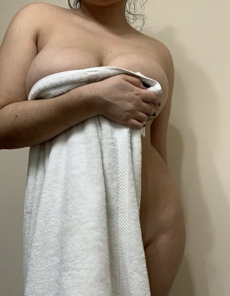 kimfreaks model naked picture