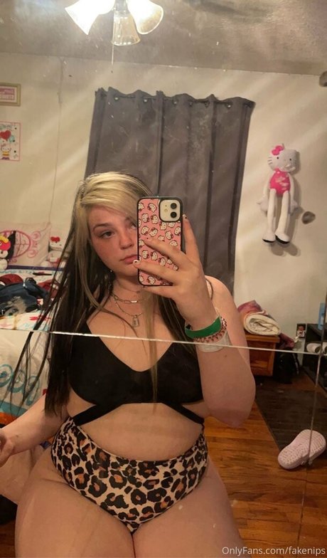 fakenips linda estrella imagen