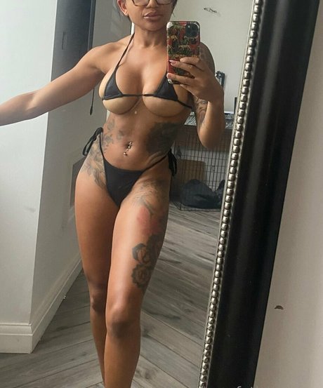 kikiluxxxe modelo atractivo fotos