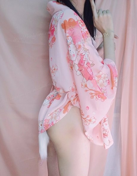 DollyMewTH actriz erótica foto