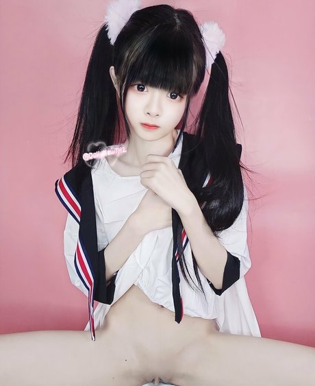 DollyMewTH modelo foto