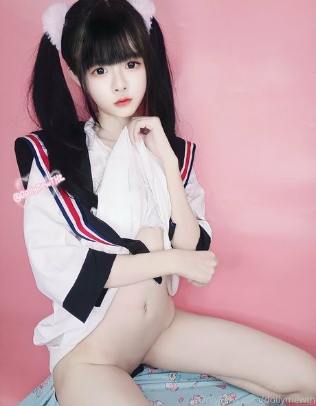 DollyMewTH modelo desnuda foto