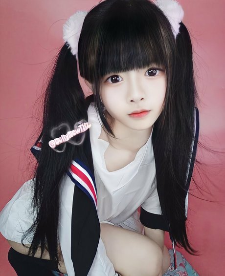 DollyMewTH star du porno en haute qualité photo