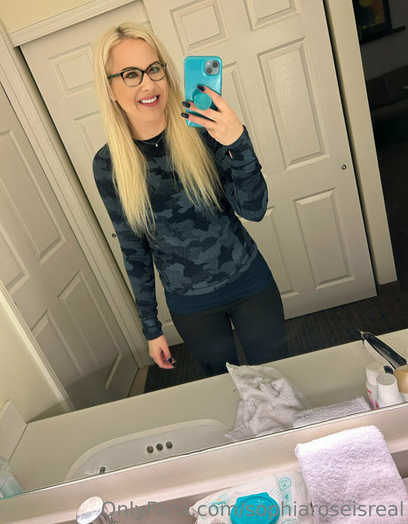 sophiaroseisreal adult star picture