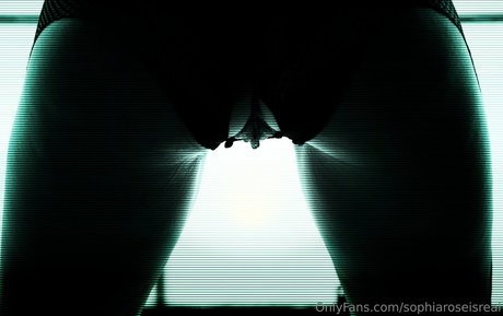 sophiaroseisreal model naked pictures