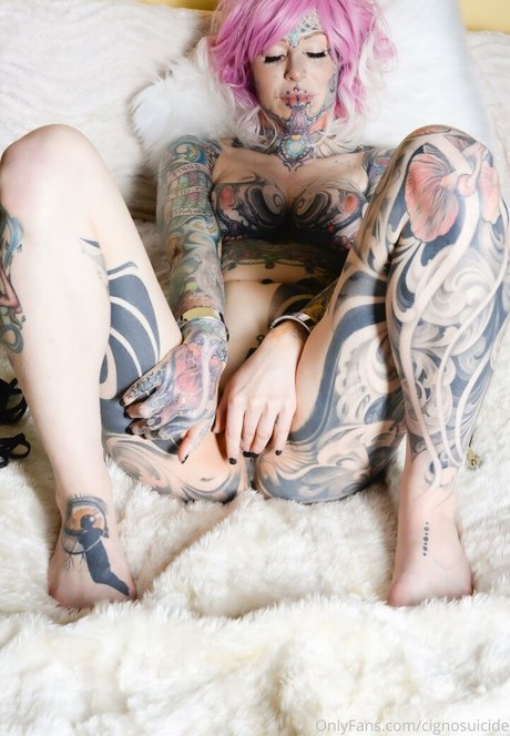 cignosuicide actrice hd galerie