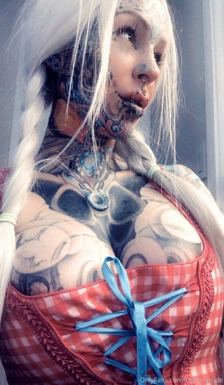 cignosuicide buena actriz foto