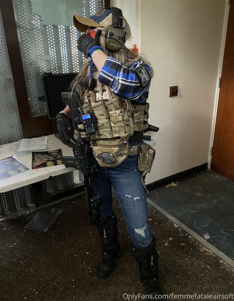Femmefataleairsoft beau modèle des photos