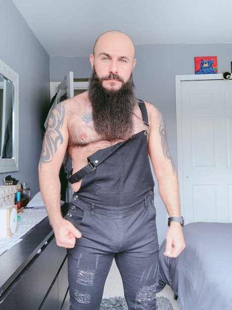 The Bearded Bear Man perfect star pic