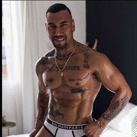 Soymiguelrobertson star pornographic pic