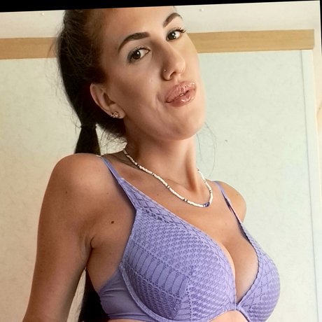 Milly Lilly model hot img