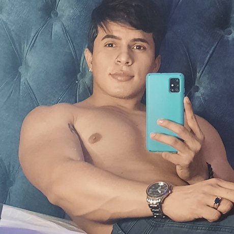 JOEL MOREIRA ZAMBRANO model top pic
