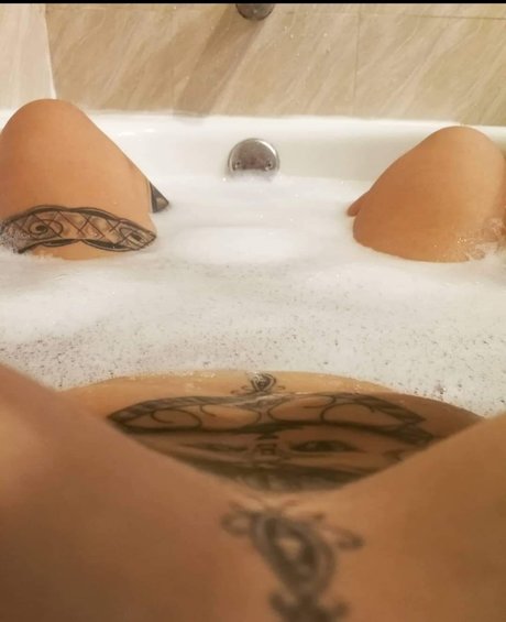 Mishu Cat model naked image
