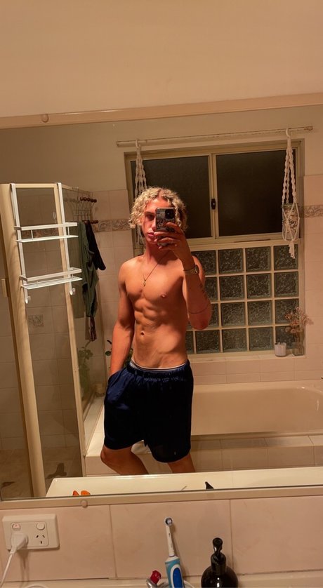 Hung Aussie pornographic model image