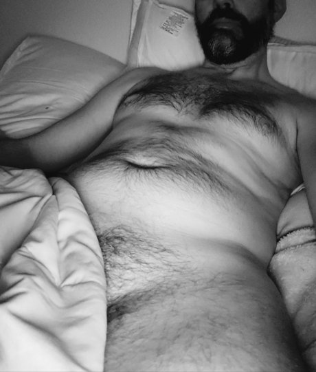 Graying Dadbod model best pictures