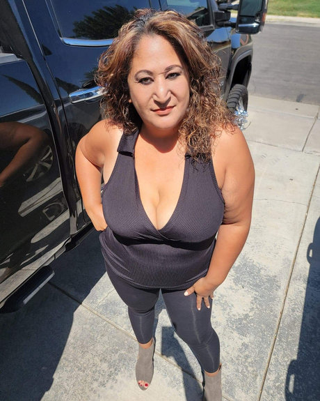 Ms Curvy V model nice images