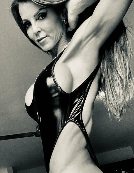 hardonfelicia modelo atractivo imágenes