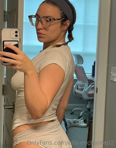 ella enchanted2 porn star picture