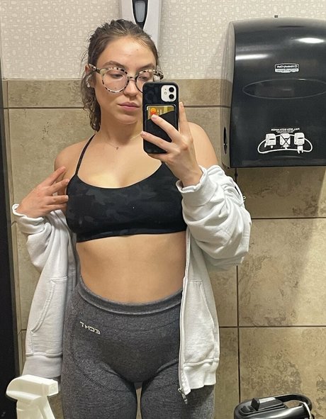 ella enchanted2 modelo sexy galería