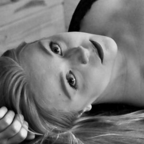 savs side perfect actress pics