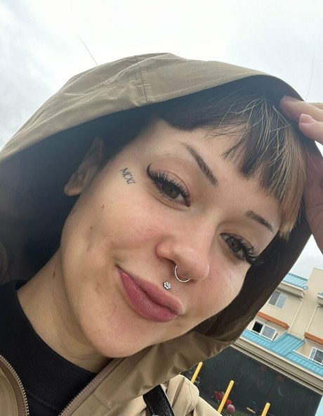 lorettaxrose pornographic model pic