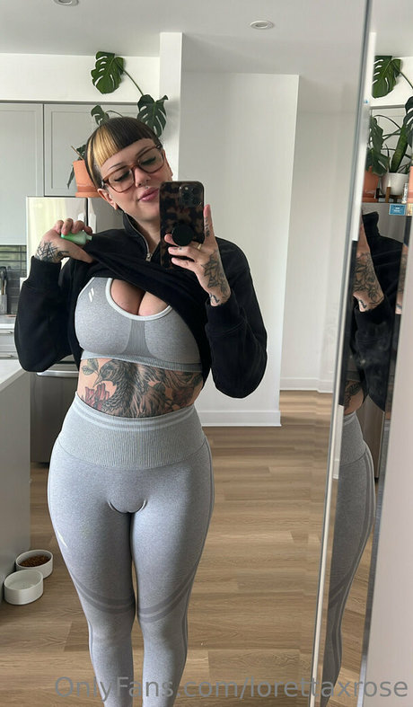 lorettaxrose estrella caliente imágenes