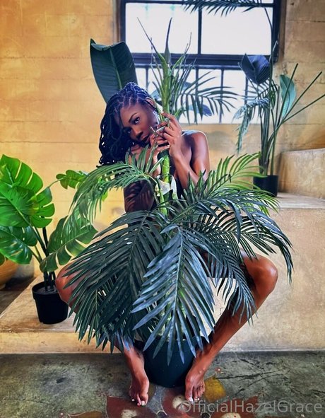 iwanthazelgrace star du porno sexy photos