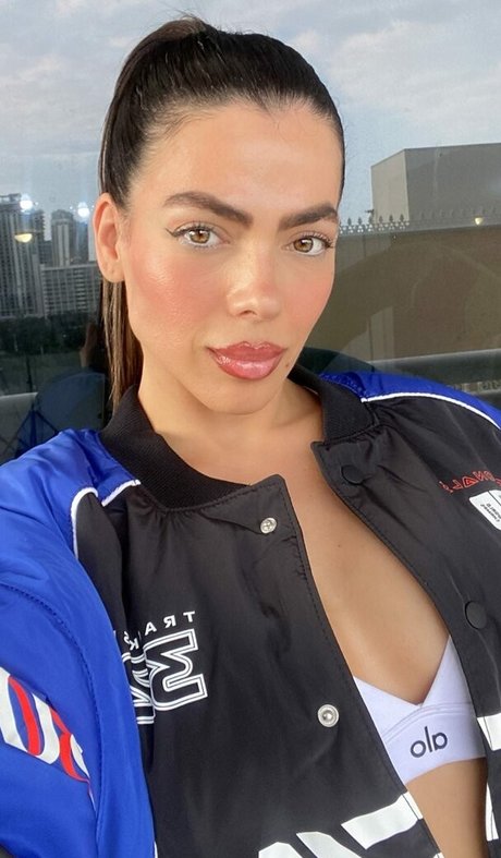 danellaurbaytv modèle magnifique photos