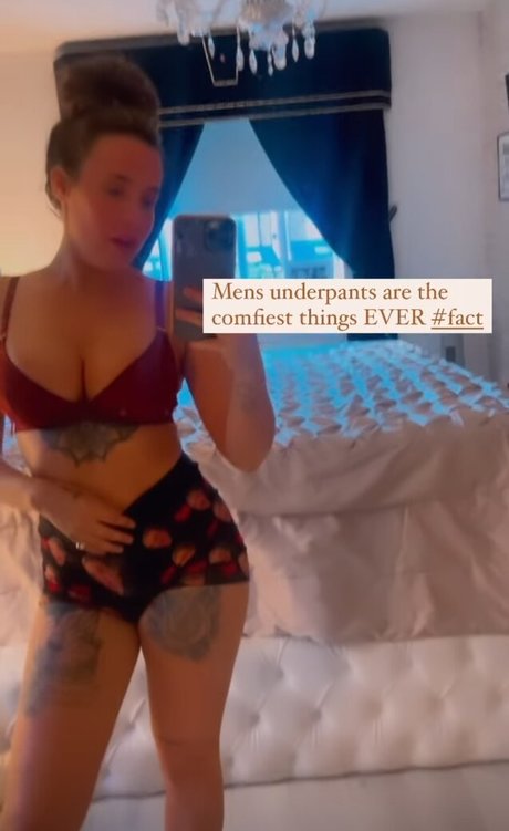 Stephanie Davis nude star img