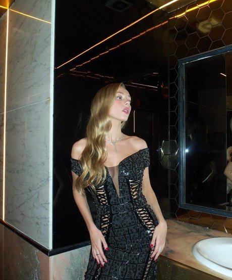 Ester Exposito star du porno érotique archive