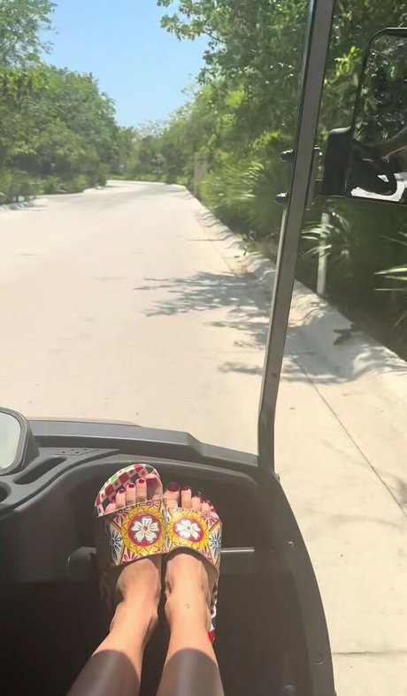 Ester Exposito modèles nus photo