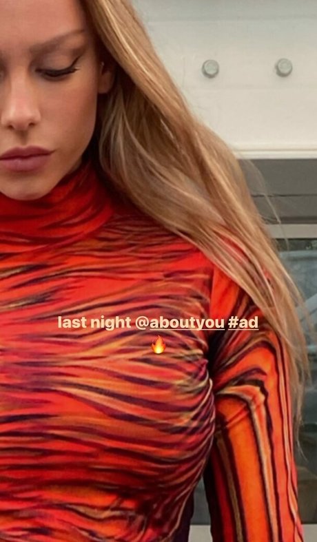 Ester Exposito estrella porno erótica galerías