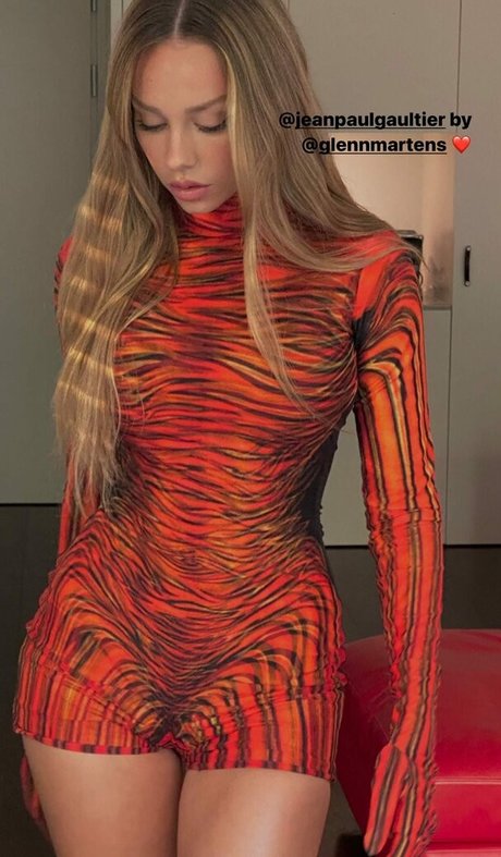 Ester Exposito star du porno exclusive des photos