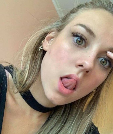 Ester Exposito estrella caliente foto