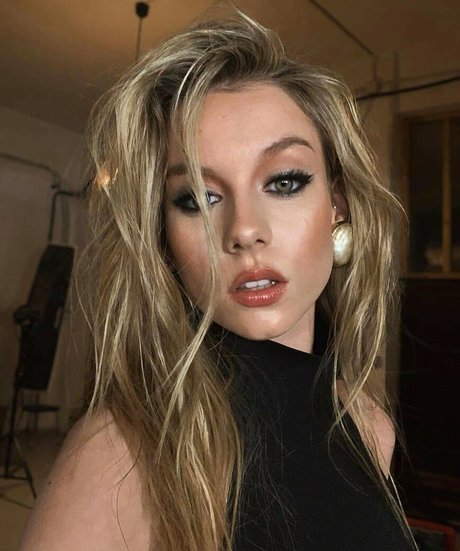 Ester Exposito estrella porno atractiva archivo