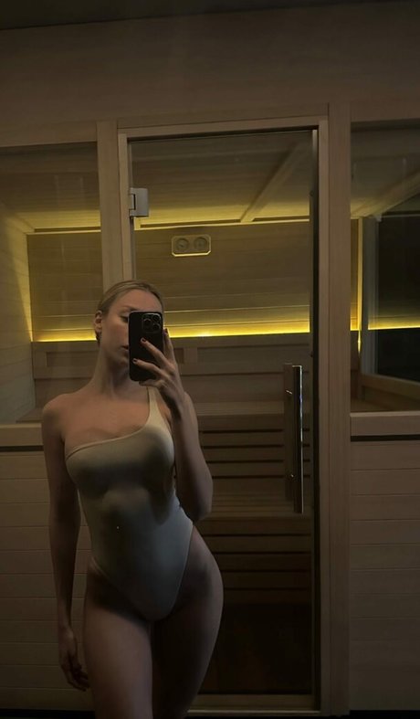 Ester Exposito estrella sexy imágenes