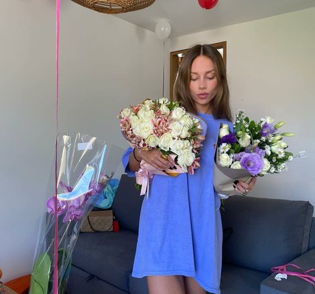 Ester Exposito modelo de alta definición archivo