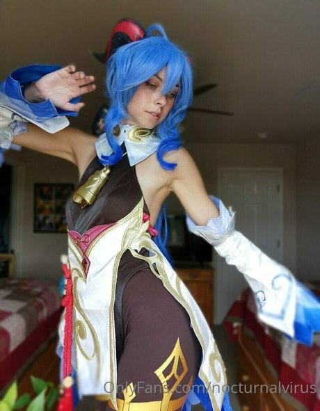 Nocturnal Virus star du porno chaude des photos