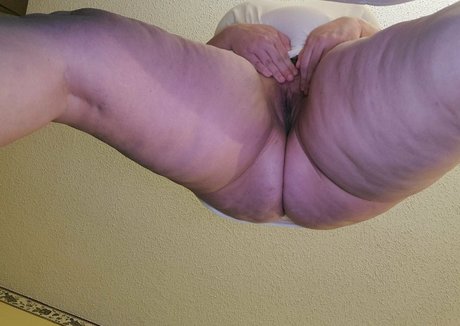 bustybigbooty actriz atractiva foto